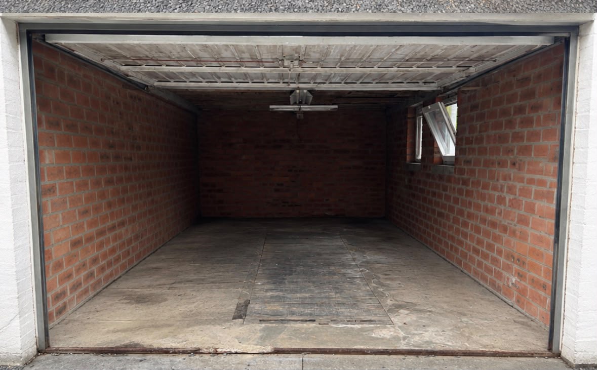 Na opruiming garage